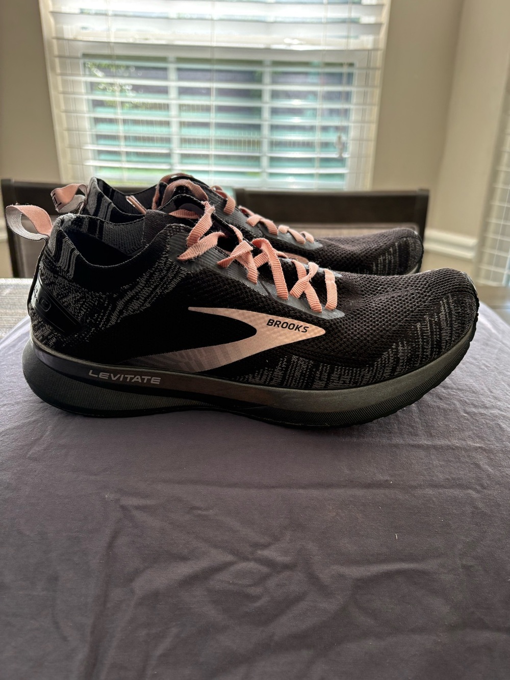 Brooks Levitate 4.0 Running Shoes Sneakers Womens Size 8.5